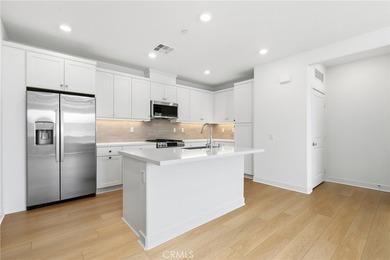 Welcome to this beautifully appointed third-floor, single-level - photo 12