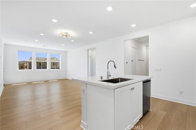 Welcome to this beautifully appointed third-floor, single-level - photo 13