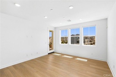 Welcome to this beautifully appointed third-floor, single-level - photo 14