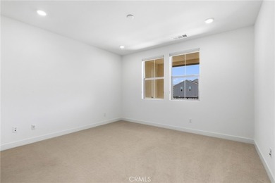 Welcome to this beautifully appointed third-floor, single-level - photo 17