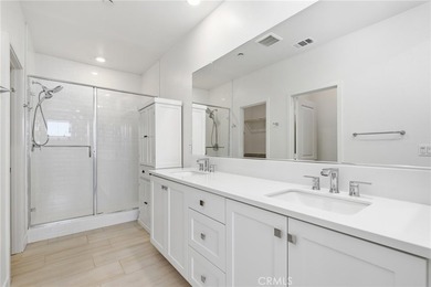 Welcome to this beautifully appointed third-floor, single-level - photo 19