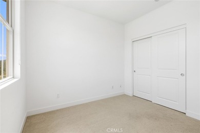 Welcome to this beautifully appointed third-floor, single-level - photo 23