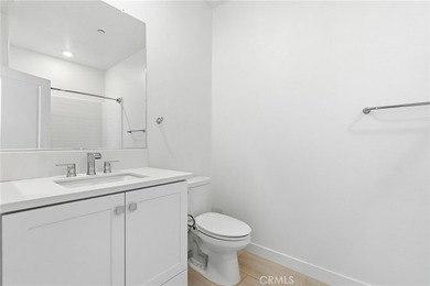 Welcome to this beautifully appointed third-floor, single-level - photo 24