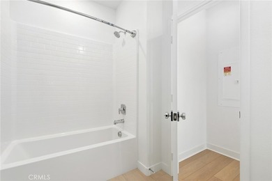 Welcome to this beautifully appointed third-floor, single-level - photo 25