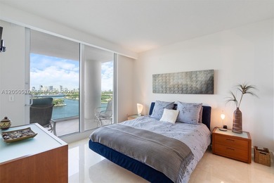 Designer renovated and furnished modern showplace in highly - photo 34