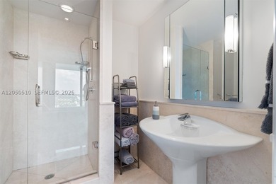 Designer renovated and furnished modern showplace in highly - photo 38