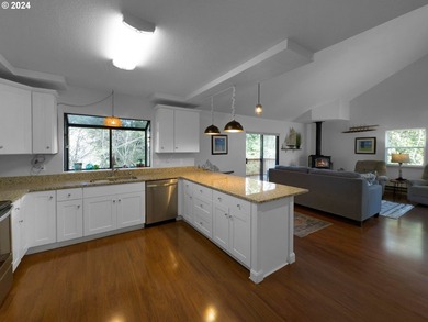 Charming Updated Townhouse in Desirable Harris Heights - Steps - photo 2