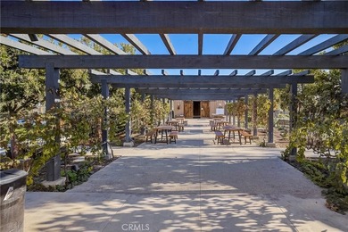 Welcome to this beautifully appointed third-floor, single-level - photo 44