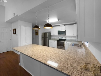 Charming Updated Townhouse in Desirable Harris Heights - Steps - photo 4