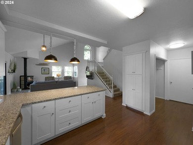Charming Updated Townhouse in Desirable Harris Heights - Steps - photo 6