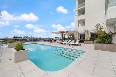 Designer renovated and furnished modern showplace in highly - photo 48