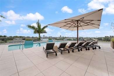 Designer renovated and furnished modern showplace in highly - photo 50
