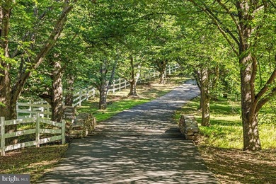 Tucked away at the end of a winding country lane, Stonehouse - photo 2