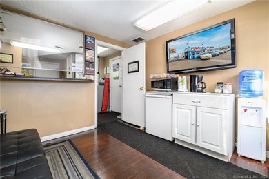 Harbor View Auto Sales LLC presents a strong, well-established - photo 15