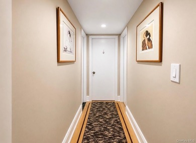 Welcome to resort-style living in this spacious and beautifully - photo 9
