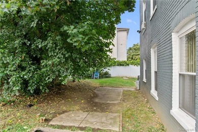 BACK ON THE MARKET AND READY TO SELL!! HUGE Brick corner - photo 3