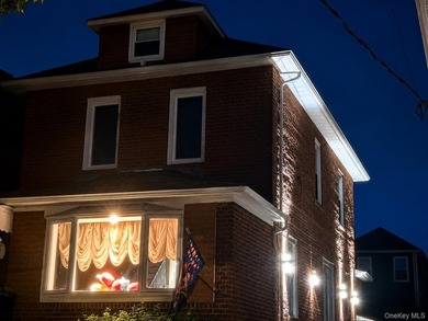 Stunning Detached Home in Morris Park - 1715 Hering Ave, Bronx - photo 3