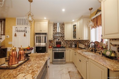 Stunning Detached Home in Morris Park - 1715 Hering Ave, Bronx - photo 5