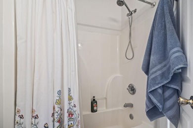 Gorgeous and well maintained two-bedroom, two full bath - photo 9