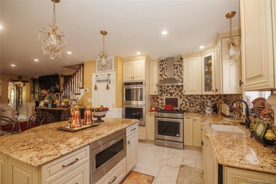 Stunning Detached Home in Morris Park - 1715 Hering Ave, Bronx - photo 9