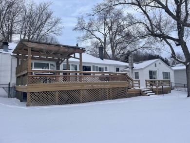 Lake Home Sale Pending in Delton, Michigan