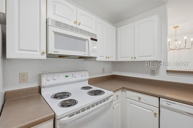 Welcome to this beautifully updated 3-bedroom, 2-bath villa - photo 12