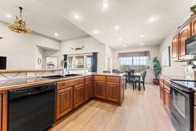 The ULTIMATE FAMILY RETREAT & POWERHOUSE INVESTMENT opportunity - photo 9