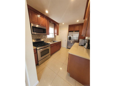 Welcome to this beautifully maintained, detached colonial on a - photo 3