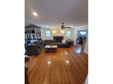 Welcome to this beautifully maintained, detached colonial on a - photo 4