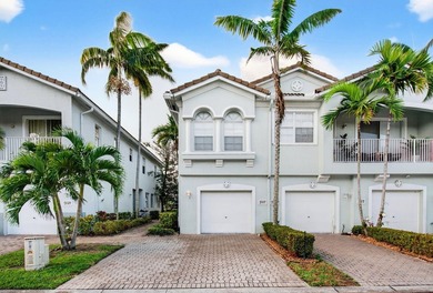 Beautifully maintained 3-bedroom, 2.5-bath townhome with a 1-car - photo 1