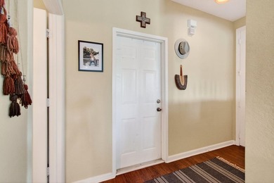 Beautifully maintained 3-bedroom, 2.5-bath townhome with a 1-car - photo 4