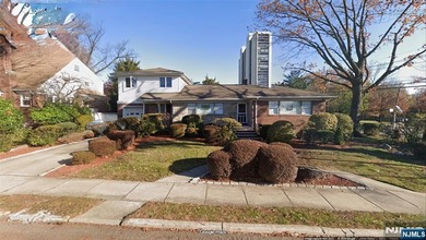 Hudson River Home For Sale in Fort Lee New Jersey