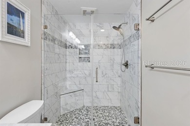 Completely renovated, this 2-bedroom, 2-bath Treetops villa - photo 3