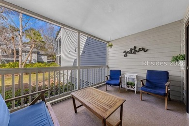 Completely renovated, this 2-bedroom, 2-bath Treetops villa - photo 4