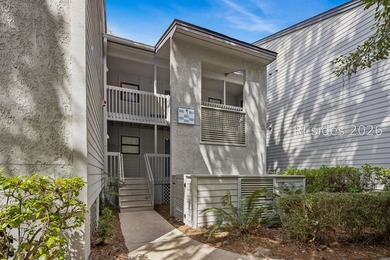 Completely renovated, this 2-bedroom, 2-bath Treetops villa - photo 5
