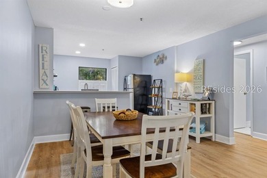 Completely renovated, this 2-bedroom, 2-bath Treetops villa - photo 10