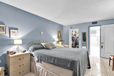 Spacious and cozy 2rd floor Condo 1 br 1.5 bath This condo is - photo 2