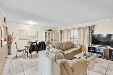 Spacious and cozy 2rd floor Condo 1 br 1.5 bath This condo is - photo 4