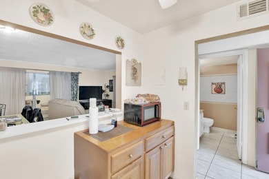 Spacious and cozy 2rd floor Condo 1 br 1.5 bath This condo is - photo 9