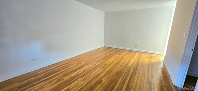 Beautifully maintained studio apartment located in the heart of - photo 2