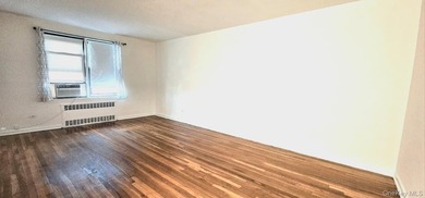 Beautifully maintained studio apartment located in the heart of - photo 4