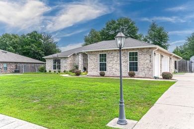 Welcome to this beautifully maintained all-brick 4 bedroom 3 - photo 3