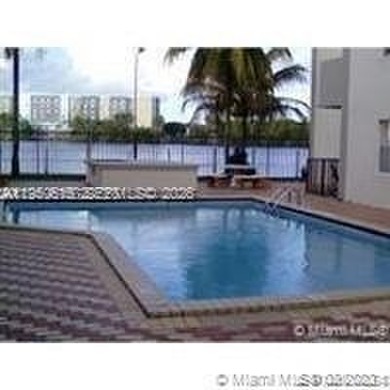 Spacious apartment near Miami International Airport and major
