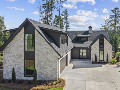 MODERN CALIFORNIA-INSPIRED LAKEFRONT RETREAT WITH POOL | Built