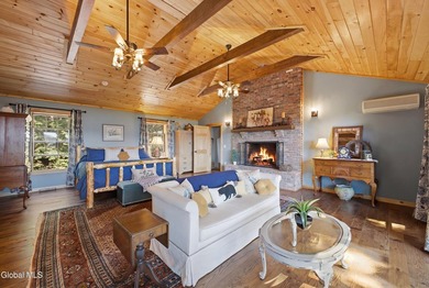 STUNNING LAKE VIEW + PRIME LOCATION. Beautifully renovated and - photo 29