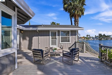 Experience the ultimate waterfront lifestyle at 5502 Drakes - photo 30