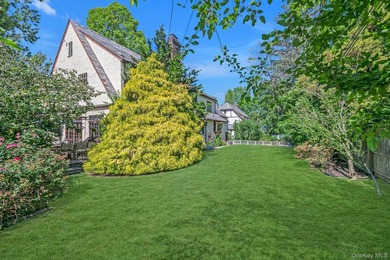Village of Kensington. - Bright and Elegant Tudor Filled with - photo 30