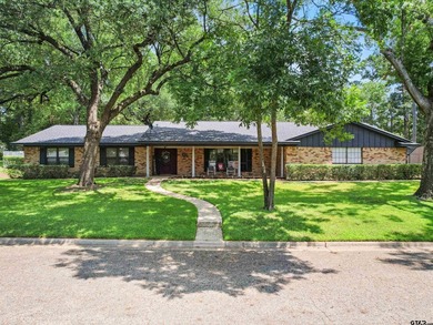 Updated 4 bedroom, (office could be used as a 5th bedroom) 3 - photo 1
