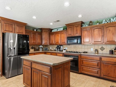 Updated 4 bedroom, (office could be used as a 5th bedroom) 3 - photo 3