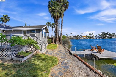 Experience the ultimate waterfront lifestyle at 5502 Drakes - photo 34